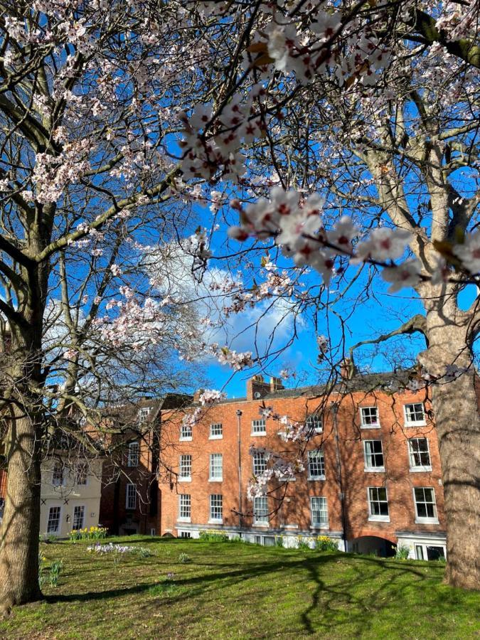 Pass The Keys Superbly Located Handsome Georgian Townhouse Shrewsbury Buitenkant foto