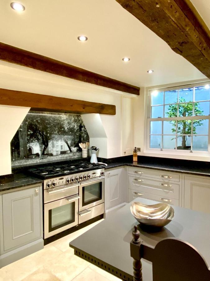 Pass The Keys Superbly Located Handsome Georgian Townhouse Shrewsbury Buitenkant foto