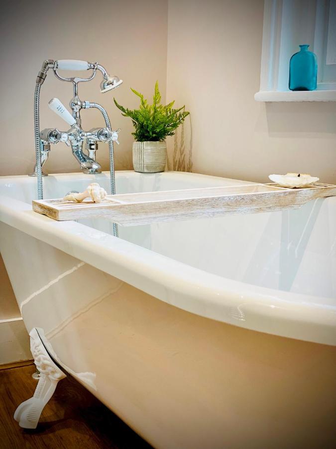 Pass The Keys Superbly Located Handsome Georgian Townhouse Shrewsbury Buitenkant foto